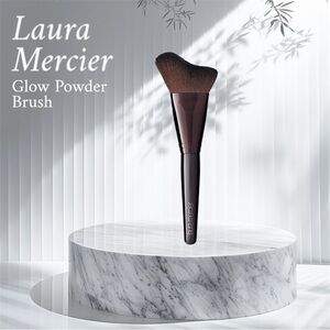 Laura Mercier Glow Powder Brush